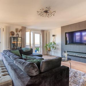 Villa met Uitzicht op het Strand